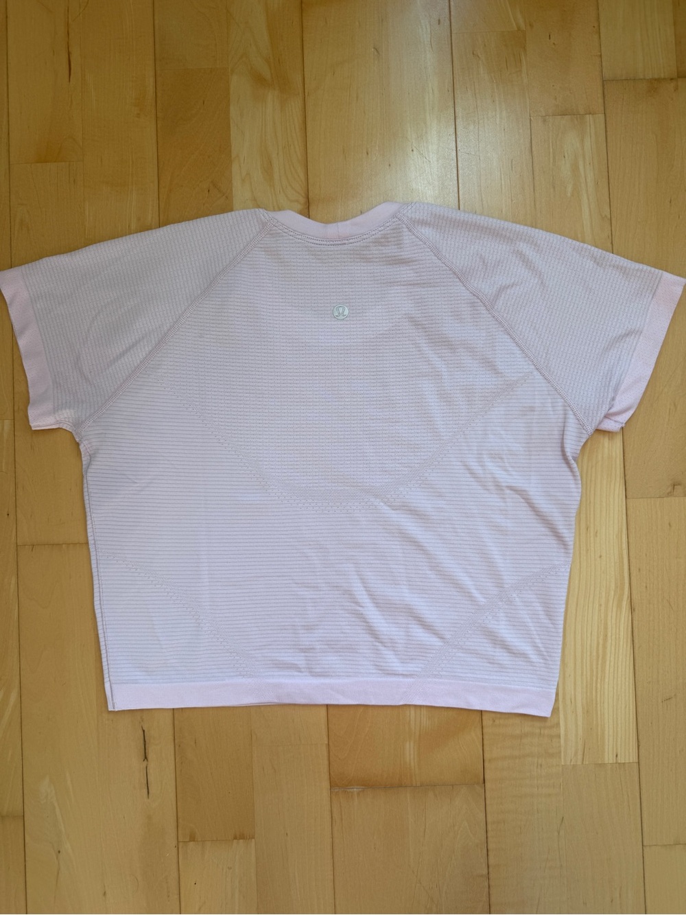 Lululemon Women’s size 8 Crop Pink Short Sleeve Ribbed Tee - Picture 2 of 2